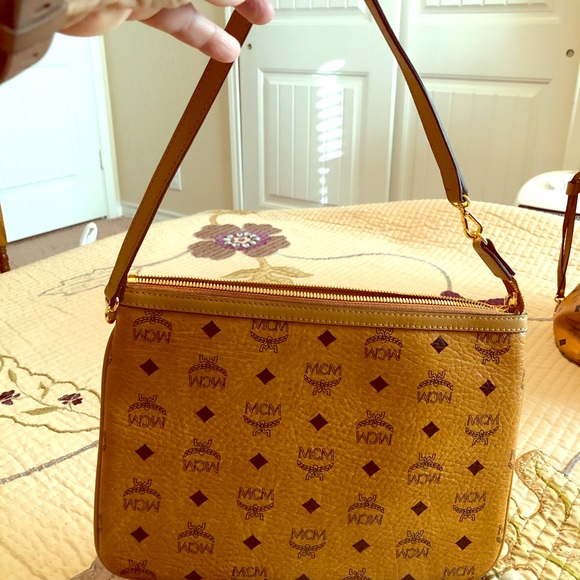 MCM Cognac POUCH brand new - Picture 1 of 4